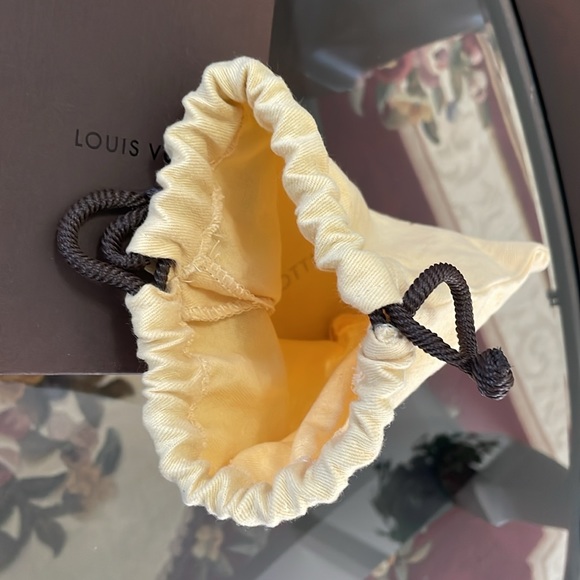 Louis Vuitton - Picture 4 of 6